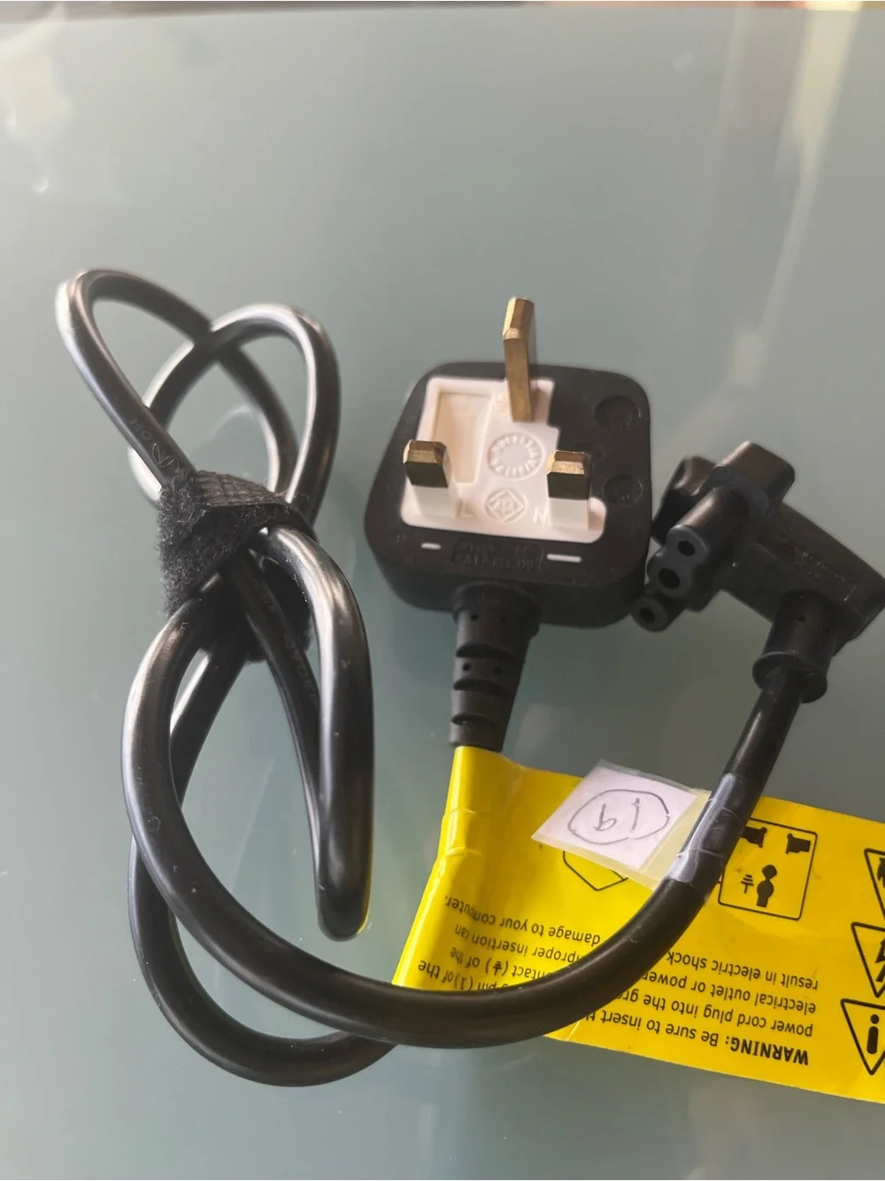 VOLEX 1m Laptop Power Cord - 3 Slot for UK Plug 026117-00 BS1363/A SS1451A